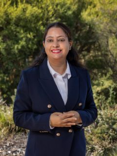 Parry Kaur - Real Estate Agent
