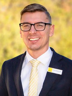 Petar i Djeparosk - Real Estate Agent