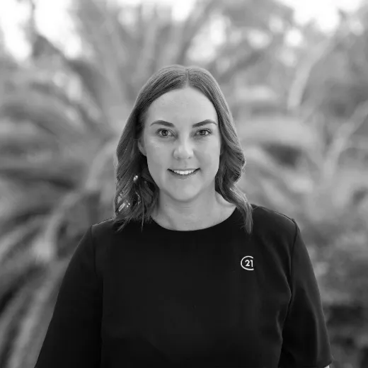 Tara Apps - Real Estate Agent at Century 21 - Rich River Real Estate