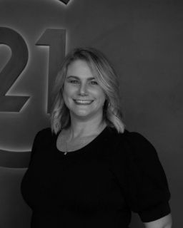 Samantha Kirby - Real Estate Agent