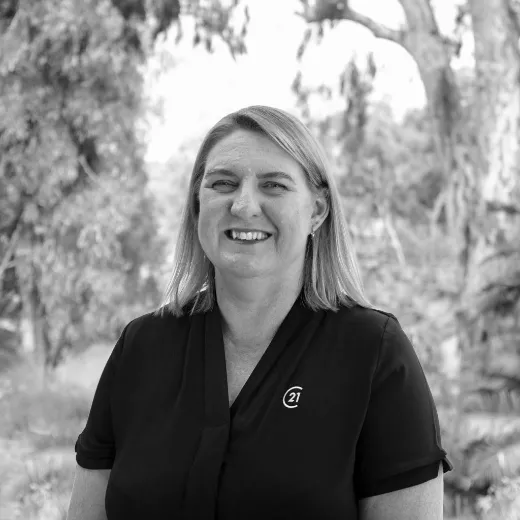 Helen Barnes - Real Estate Agent at Century 21 - Rich River Real Estate