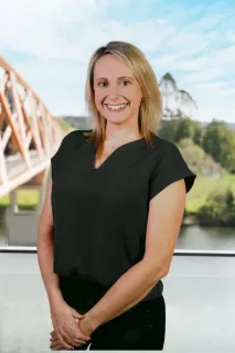 Lauren Woodfield - Real Estate Agent
