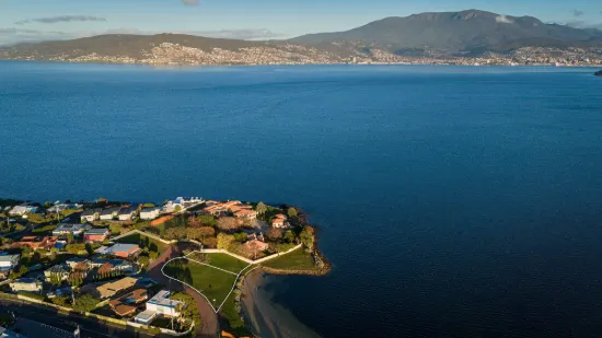 13 + 14 Howrah Point Court, Howrah, Tas 7018