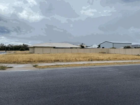 18 Thornton Street, Emerald, Qld 4720