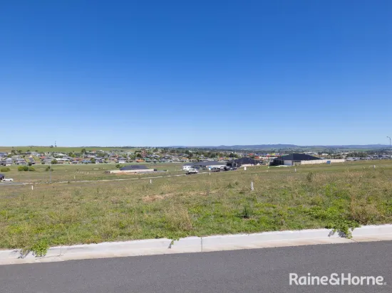 221 Lawrence Drive, Kelso, NSW 2795