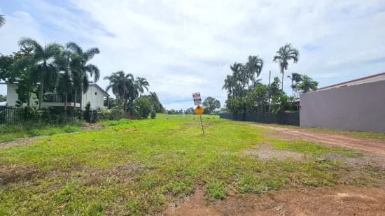 32 Lakes Crescent, Marrara, NT 0812