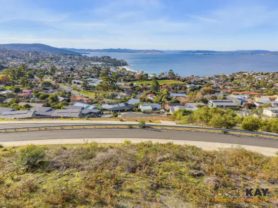 33 Bluebush Crescent, Blackmans Bay, Tas 7052
