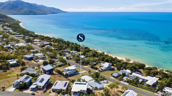 37 Gloucester Avenue, Hideaway Bay, Qld 4800