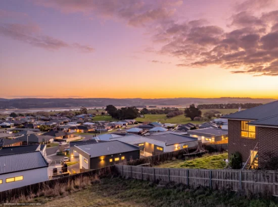 37 Roberts Crescent, Newnham, Tas 7248