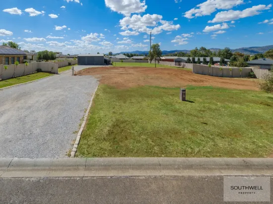 4 John Stuart Close, Tamworth, NSW 2340