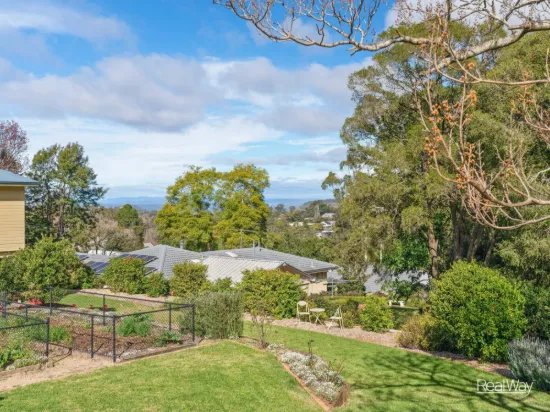 6 Warana Avenue, Mount Lofty, Qld 4350