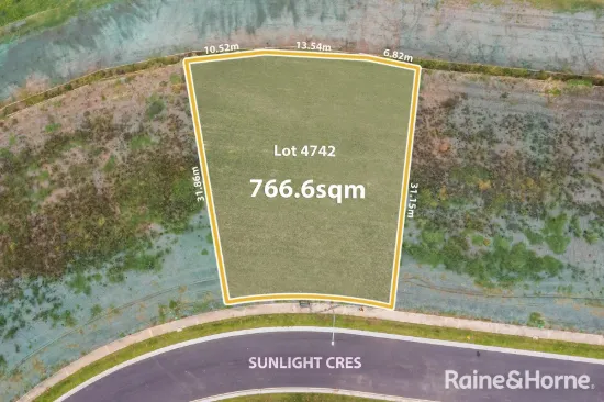 65 Sunlight Crescent, Menangle Park, NSW 2563