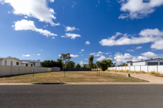 8 Ivers Place, Emerald, Qld 4720