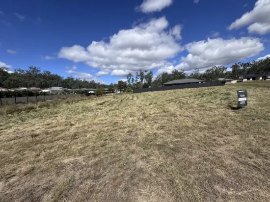 8 MCLUCAS CRESCENT, Wondai, Qld 4606