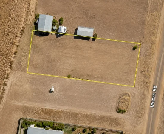 8 Moore Road, Kulpi, Qld 4352