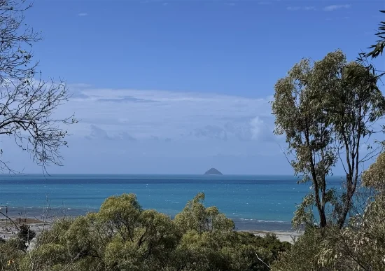 8 Rattray Ave, Hideaway Bay, Qld 4800