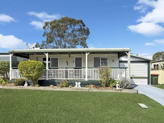 9/14 Ibis Boulevard, Eli Waters, Qld 4655