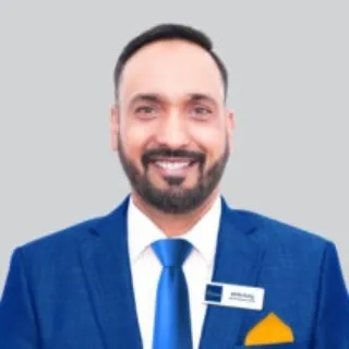 Ricky  Kang - Real Estate Agent