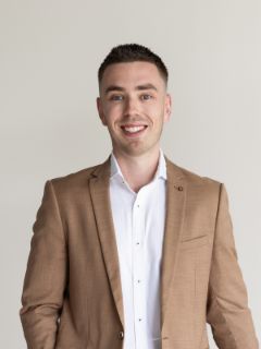 Riley Munro - Real Estate Agent