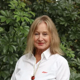 Robyn Anthes - Real Estate Agent