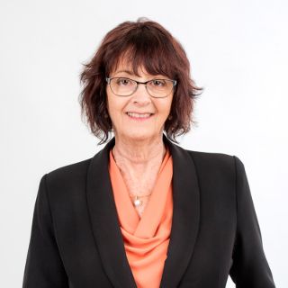Robyn  Hawley-Whitton - Real Estate Agent