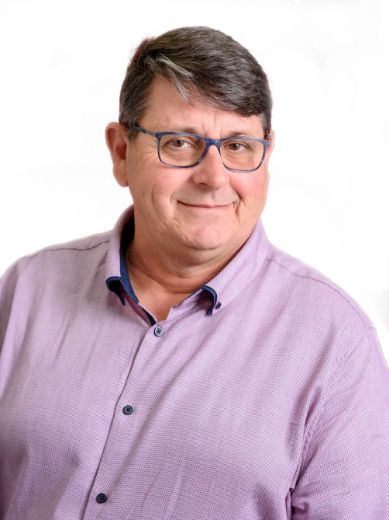 Ron English - Real Estate Agent at LJ Hooker Gladstone