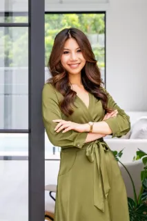 Sally Wang - Real Estate Agent