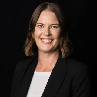 Samantha Lee - Real Estate Agent