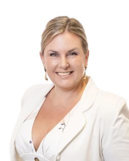 Sarah Darby - Real Estate Agent