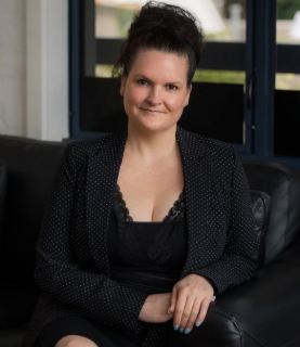 Naomi Schnoor - Real Estate Agent