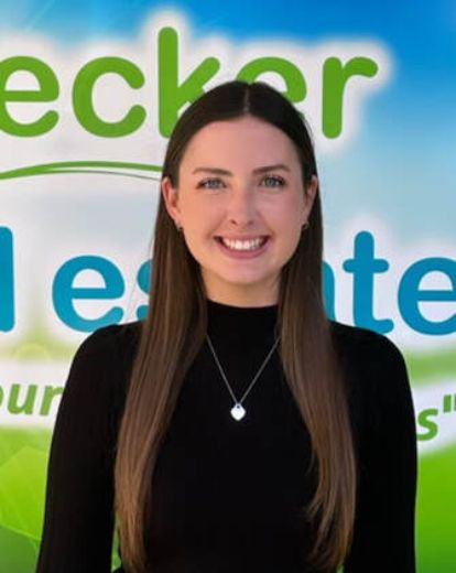Emily Capper - Real Estate Agent at Secker Real Estate - ROXBY DOWNS RLA261882