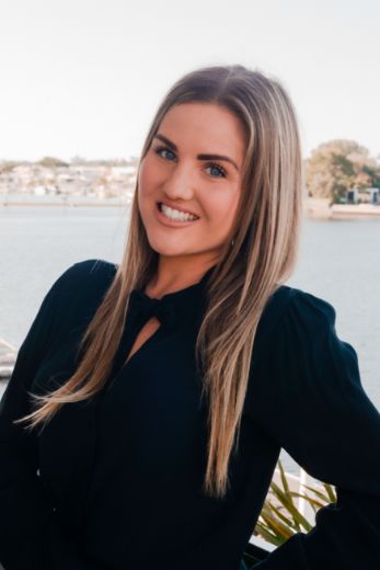 Selena Berry - Real Estate Agent at Blue Moon TK Property