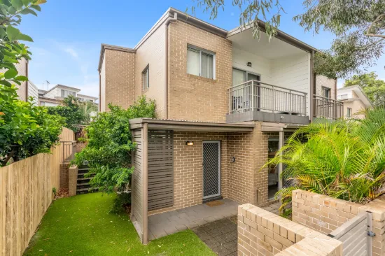 North to Rear Spacious 286sqm Townhome in Boutique Complex