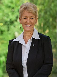 Stefanie Hamel - Real Estate Agent