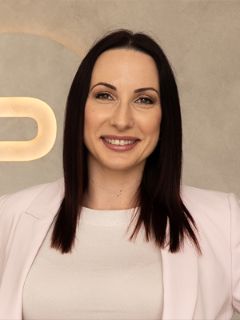 Steph Mills - Real Estate Agent