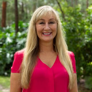 Stephanie  Gordon - Real Estate Agent