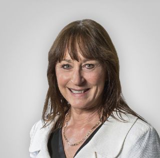Stephanie Wallace - Real Estate Agent