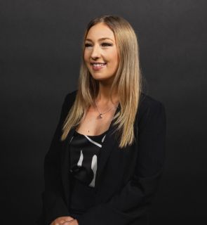 Stephanie Worth - Real Estate Agent
