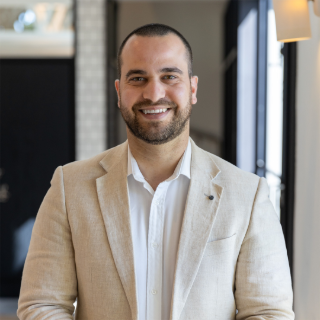 Stephen Mina - Real Estate Agent