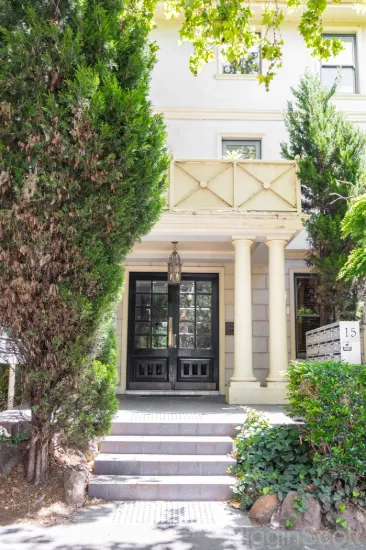 18/15 Acland Street, St Kilda, Vic 3182