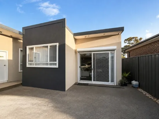 18 Workshop Halmahera Crescent, Lethbridge Park, NSW 2770