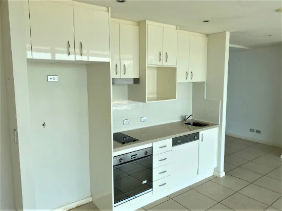 513b/1 Como Crescent Como Crescent, Southport, Qld 4215