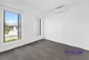 Room 1/8 Leaf Way, Officer, Vic 3809