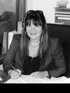 Suzanne Howe - Real Estate Agent