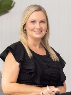 Tammy Hampton - Real Estate Agent
