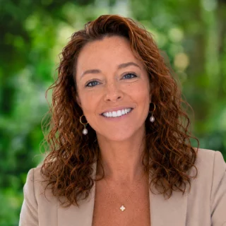 Tara Bedford - Real Estate Agent