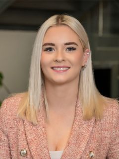 Tara Giffin - Real Estate Agent