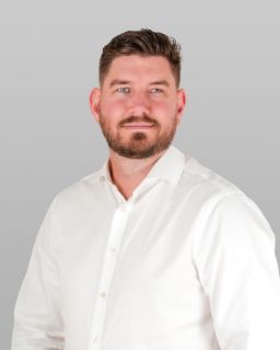 Tarren Olufson - Real Estate Agent