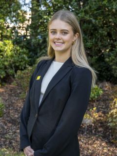 Tenique Van Eekelen - Real Estate Agent