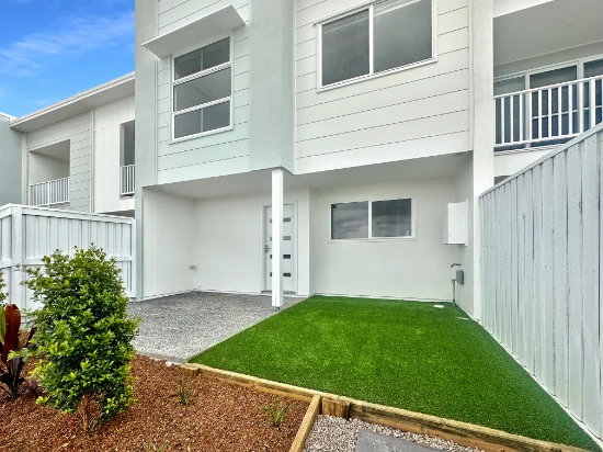 8 Anglesea Crescent, Nirimba, Qld 4551